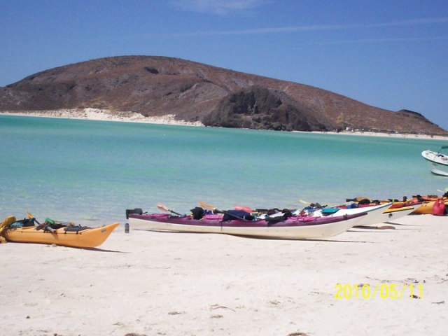  Kayaks dans le sable 